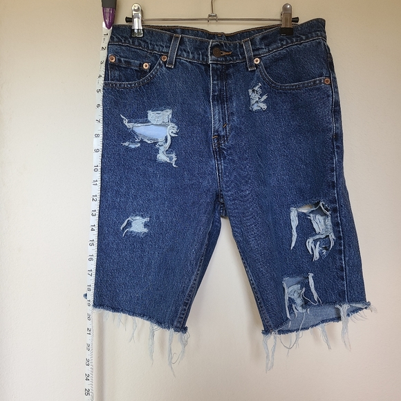 ☆Levi mid thigh distressed shorts☆ - Picture 11 of 16